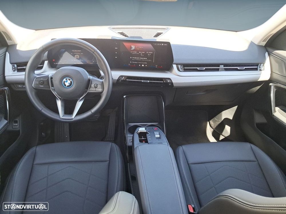 BMW ix2 eDrive20 - 9