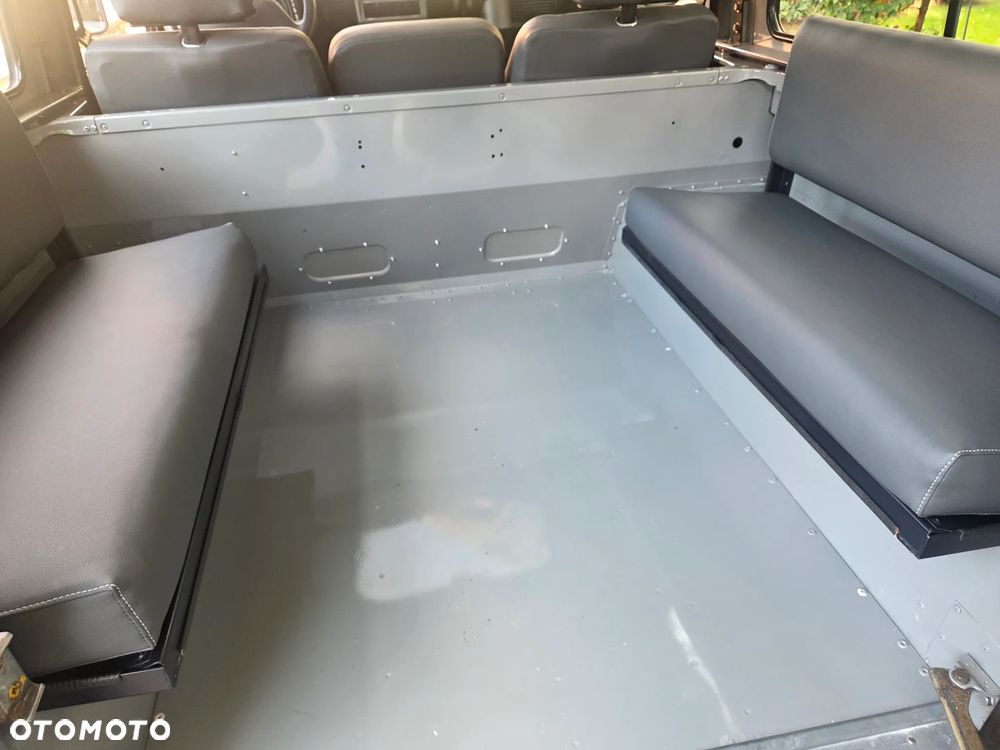 Land Rover Defender 2.5 TDI - 9