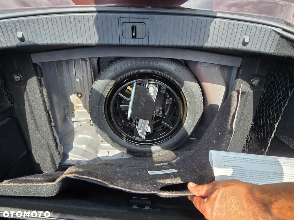 Mercedes-Benz Klasa E 250 CGI BlueEFFICIENCY 7G-TRONIC Avantgarde - 33