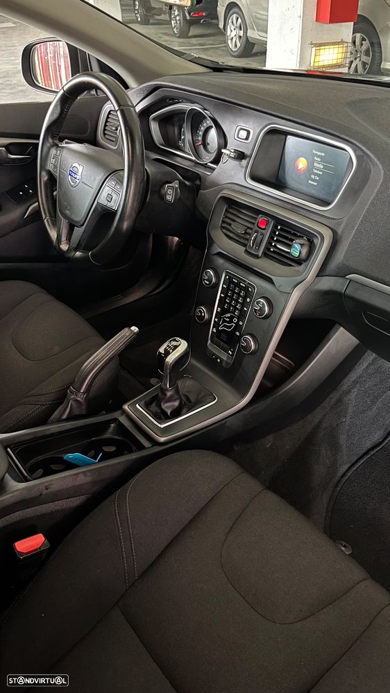 Volvo V40 D2 - 18