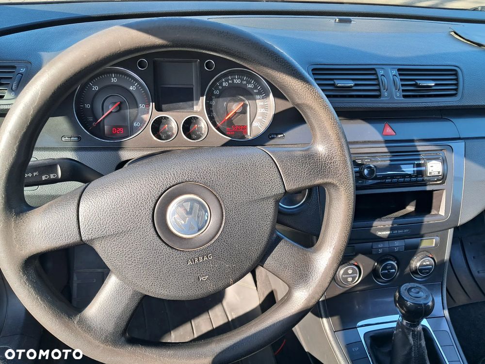 Volkswagen Passat - 18