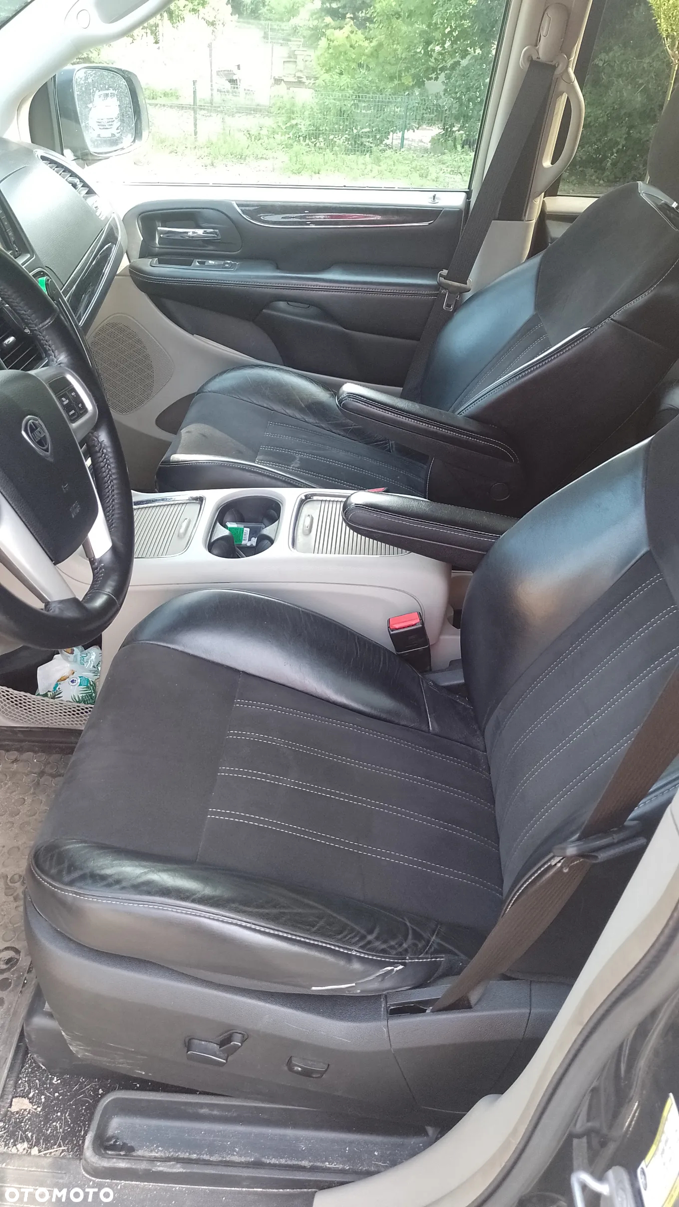 Lancia Voyager 3.6 Platinum - 14