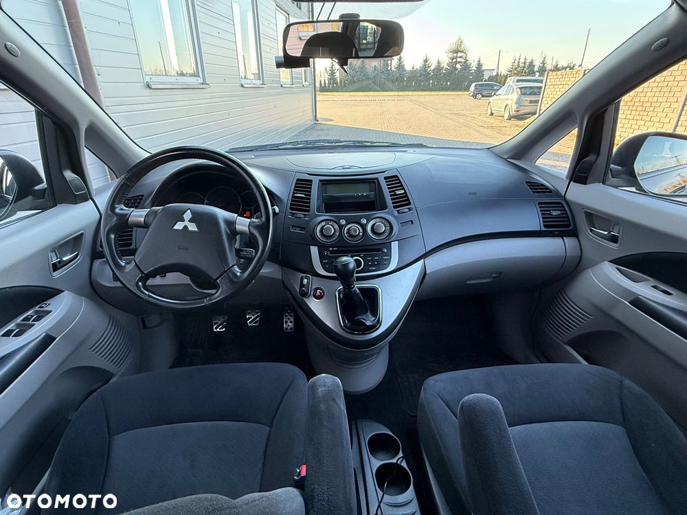 Mitsubishi Grandis - 32