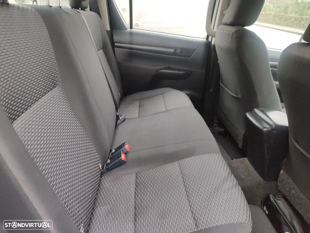 Toyota Hilux 2.4 D-4D 4WD Tracker - 9