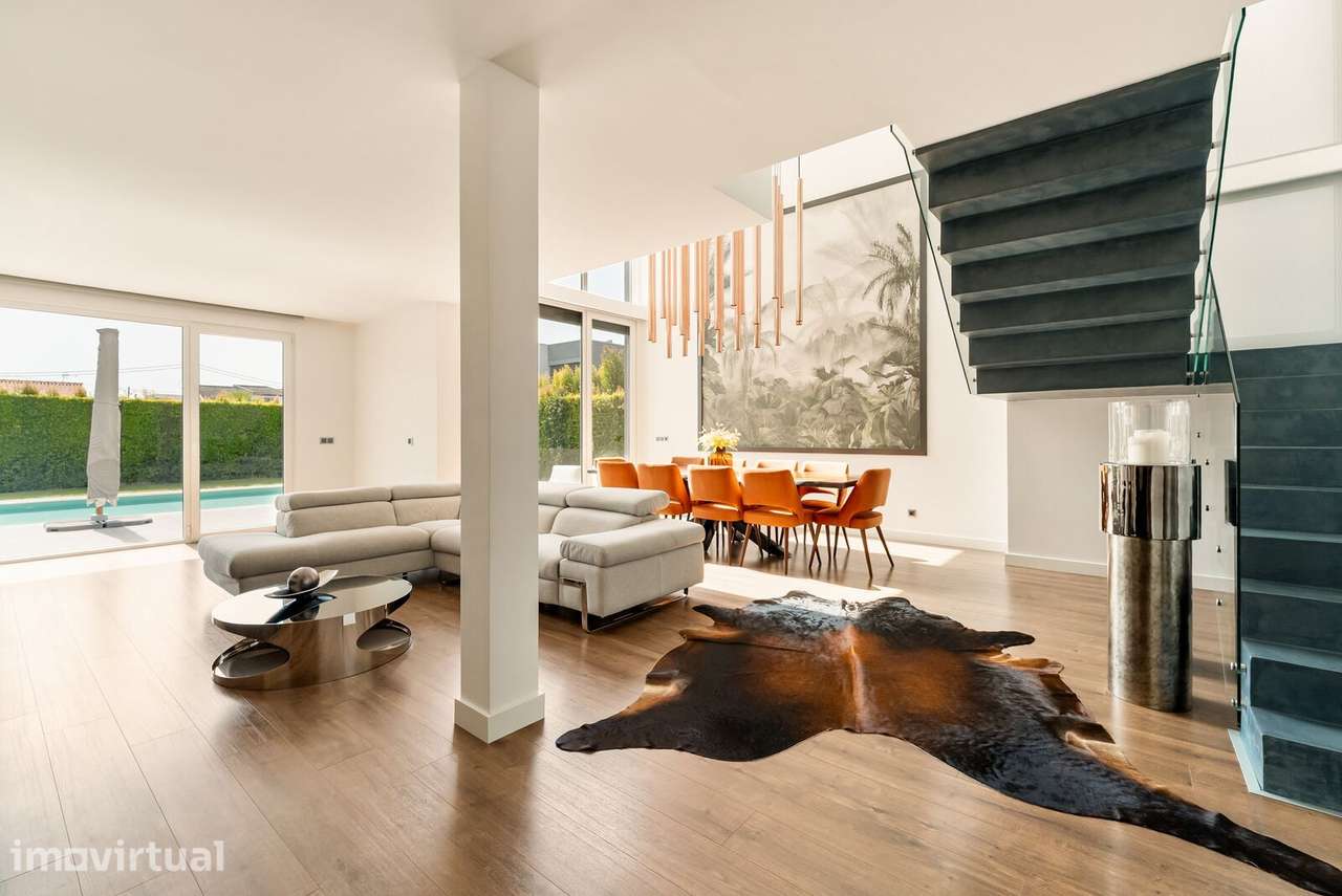Moradia Isolada T3 + 1 com piscina, Aroeira, Almada - Grande imagem: 2/37