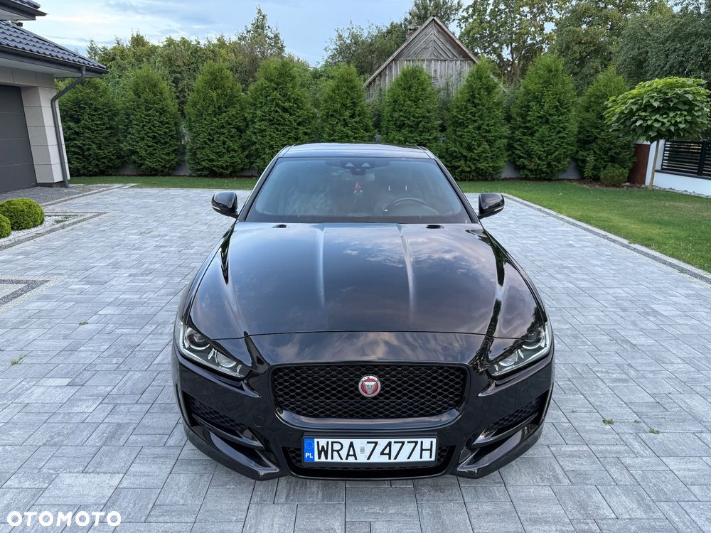 Jaguar XE 2.0 D AWD R-Sport - 18