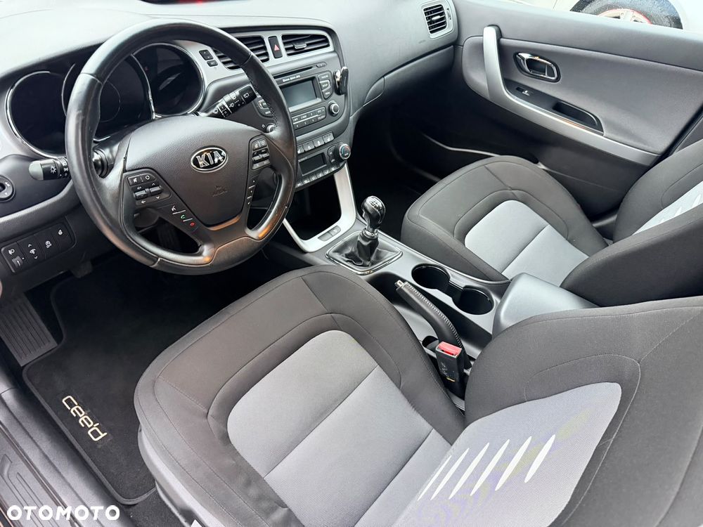 Kia Ceed 1.6 CRDi 136 ISG Vision - 16