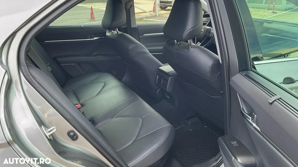 Toyota Camry 2.5 Exclusive - 32