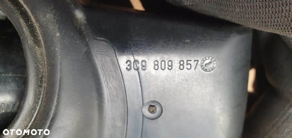 Klapka wlewu paliwa VW Passat B6 LC5E 3C9809857 3C0010650R - 8