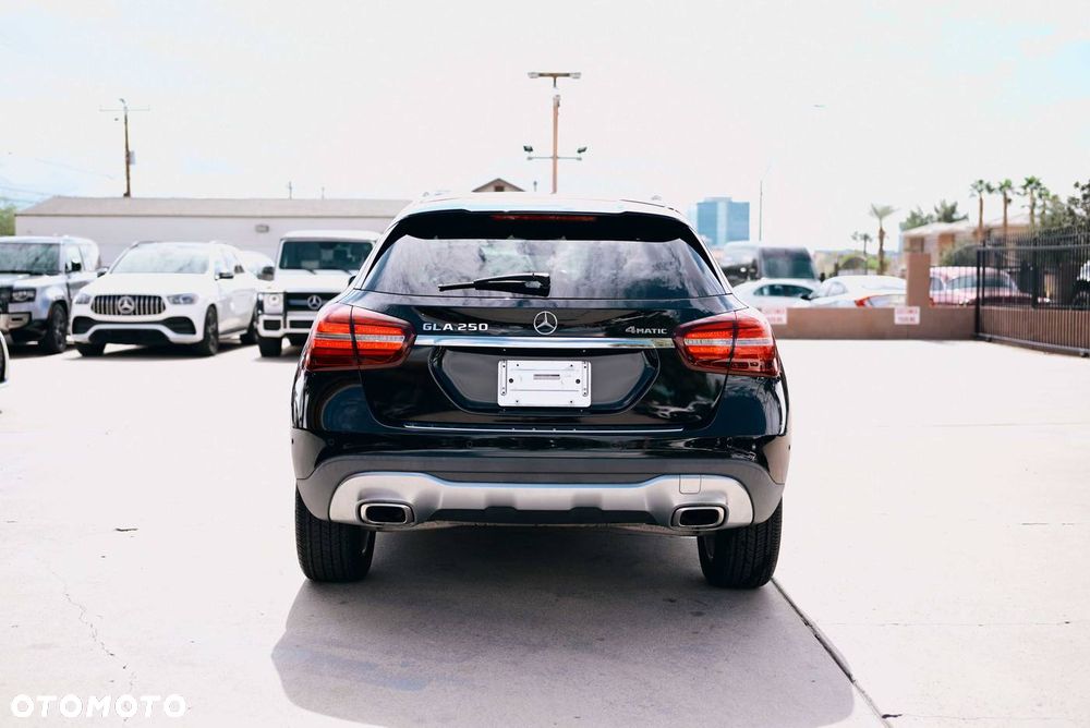 Mercedes-Benz GLA - 5