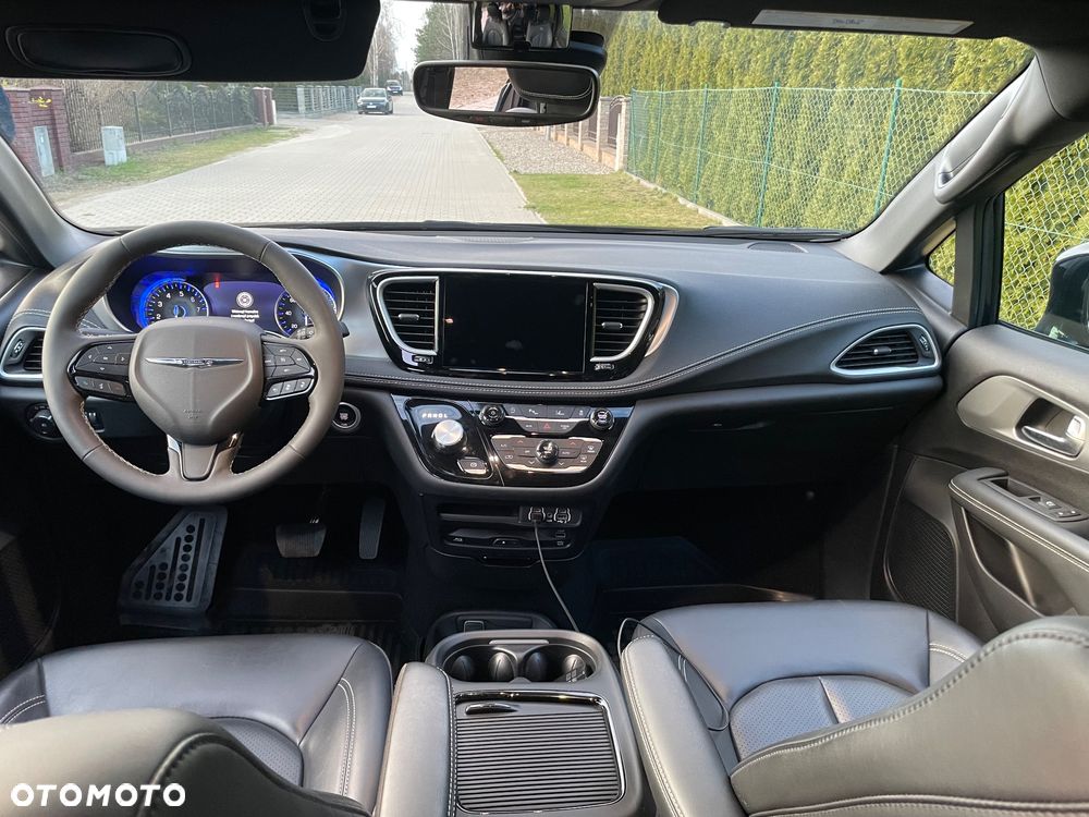 Chrysler Pacifica - 12