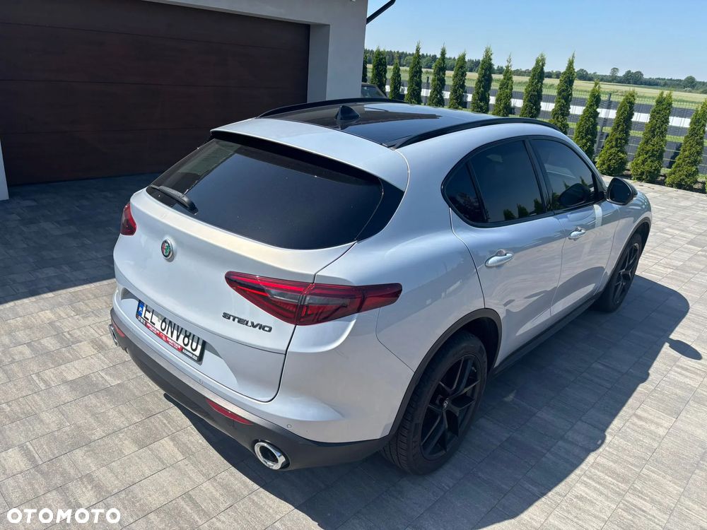 Alfa Romeo Stelvio - 8