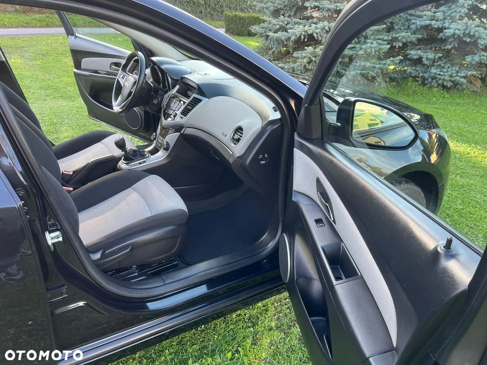 Chevrolet Cruze 1.6 LS - 21