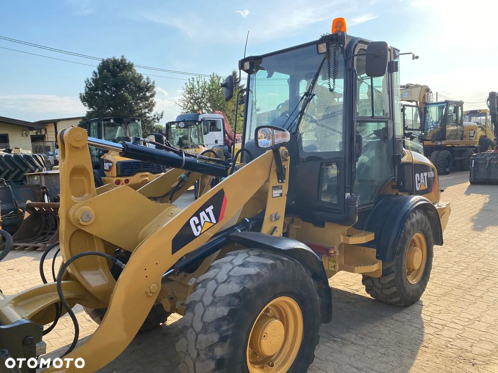 Caterpillar CAT 907H2, 5800 MTH, ŁYŻKA OTWIERANA + WIDŁY, z NIEMIEC, - 16