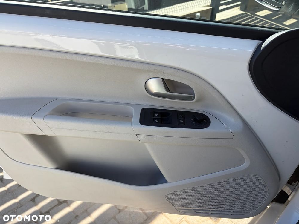 Volkswagen up! 1.0 move - 19