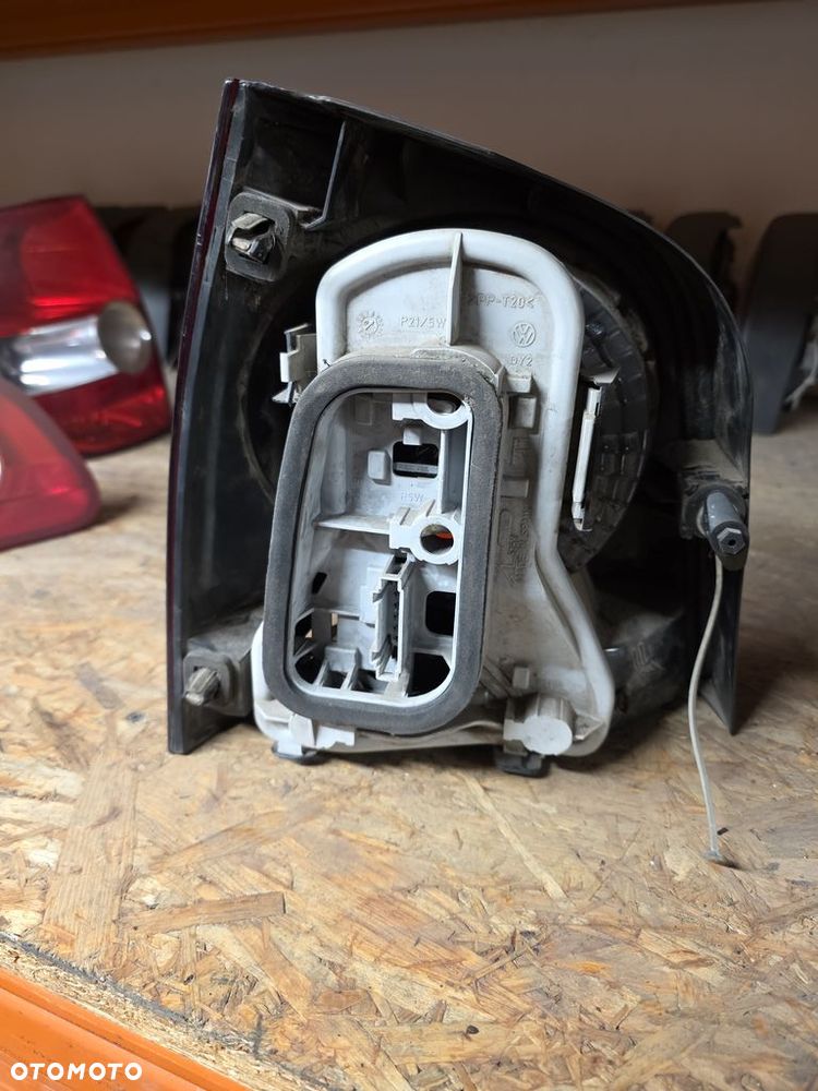 VW POLO 9N3 LAMPA PRAWA TYLNA TYŁ - 3