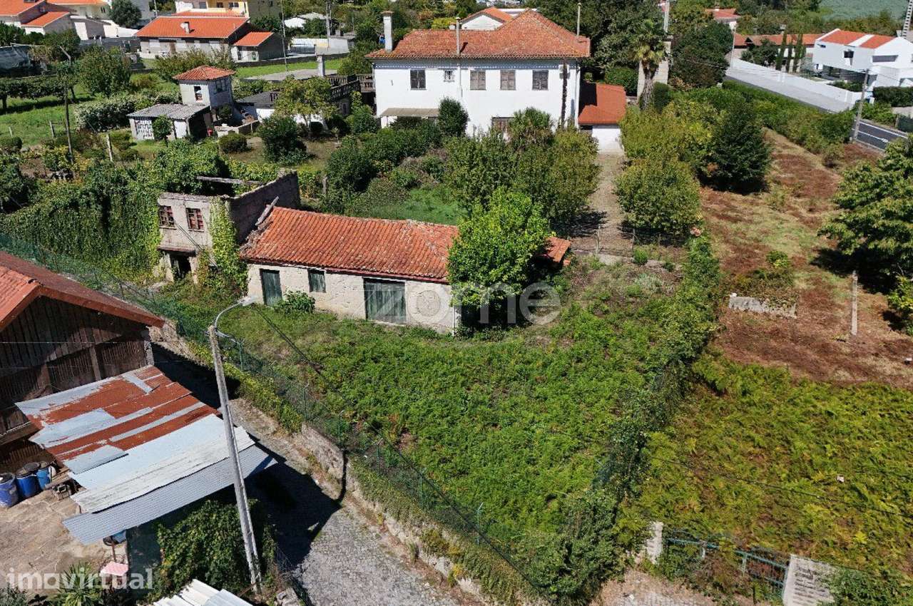 Moradia para Restauro em Ronfe | 655 m² de terreno