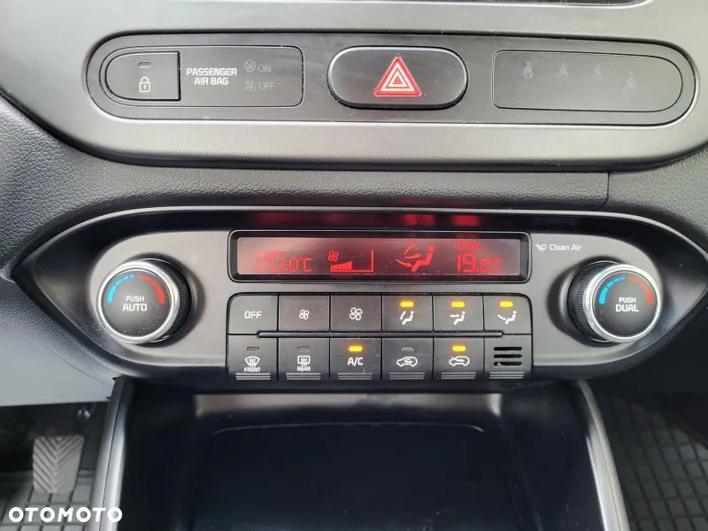 Kia Carens 1.6 GDI M - 14