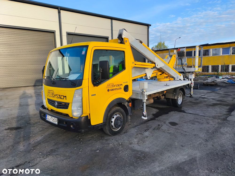 Renault Maxity - 2