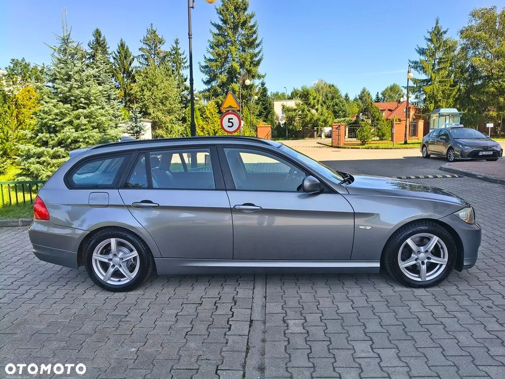 BMW Seria 3 320d DPF Edition Sport - 3