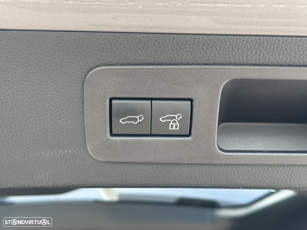 Toyota Land Cruiser 300 70th Anniversary - 51