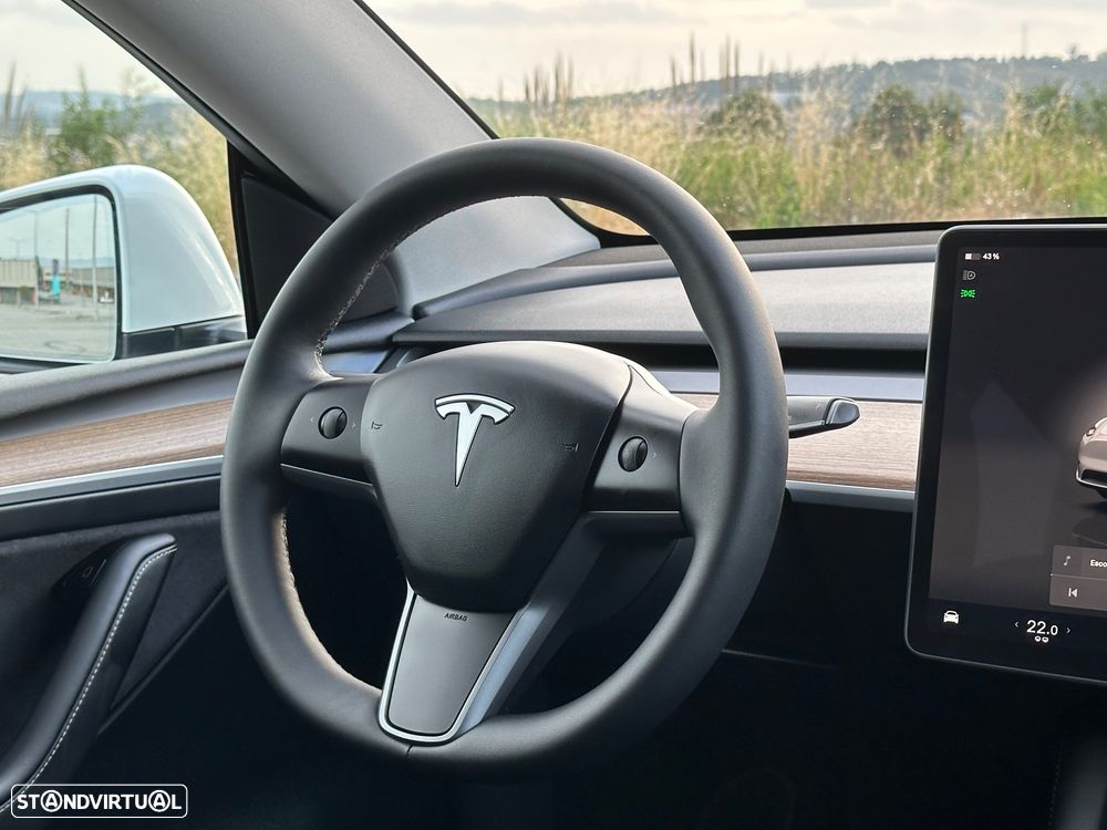 Tesla Model Y Long-Range RWD - 11