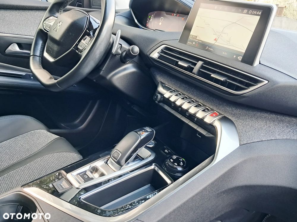 Peugeot 3008 1.2 PureTech GPF Allure S&S EAT8 - 11