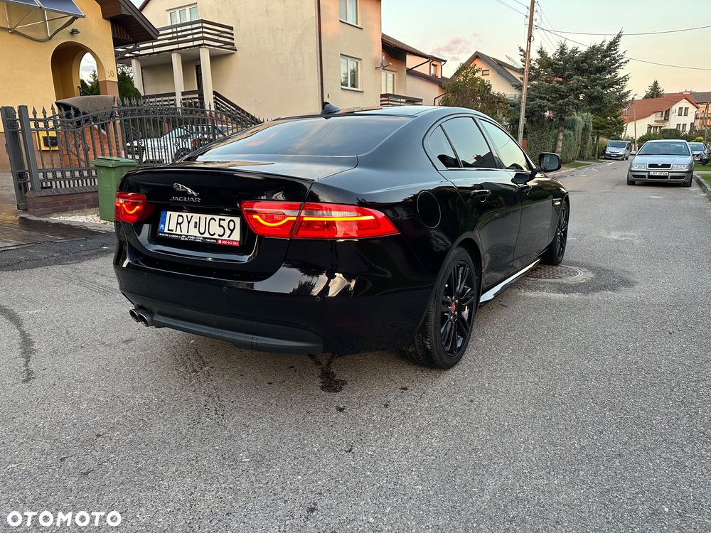 Jaguar XE 2.0 D R-Sport - 10