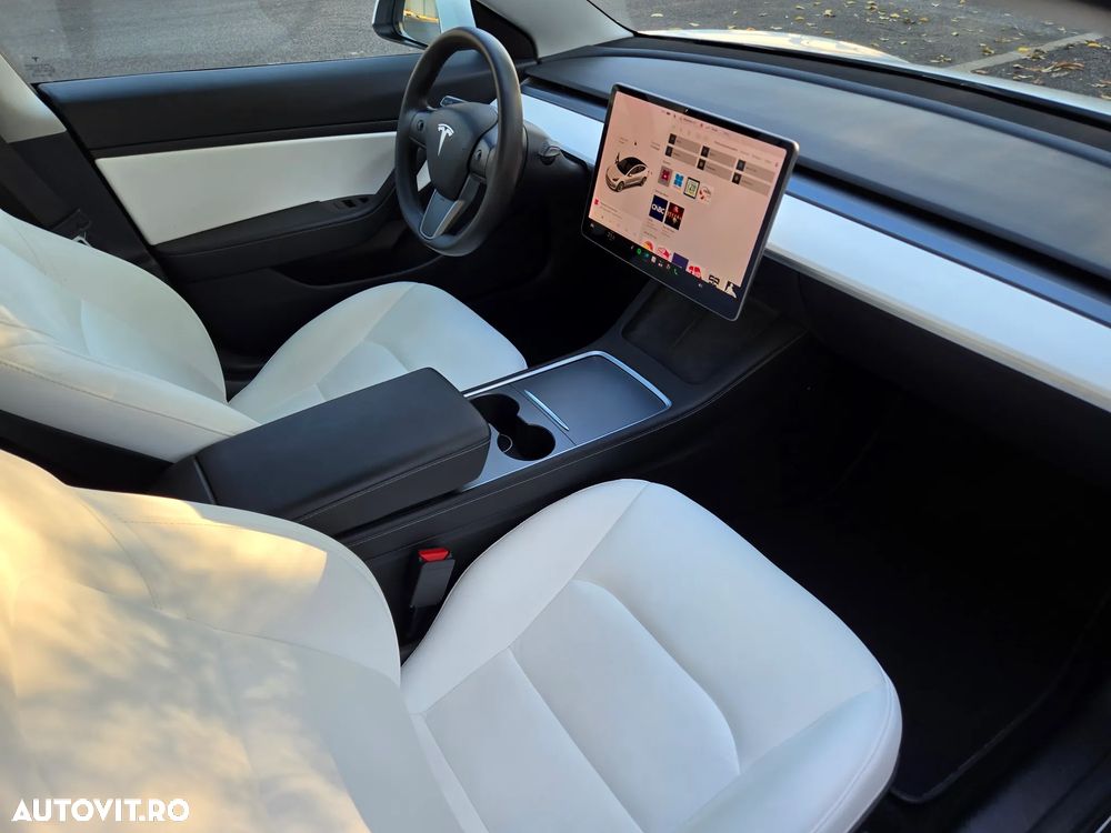 Tesla Model 3 Long Range - 22