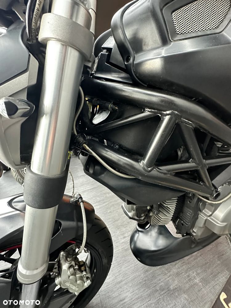 Ducati Monster - 10