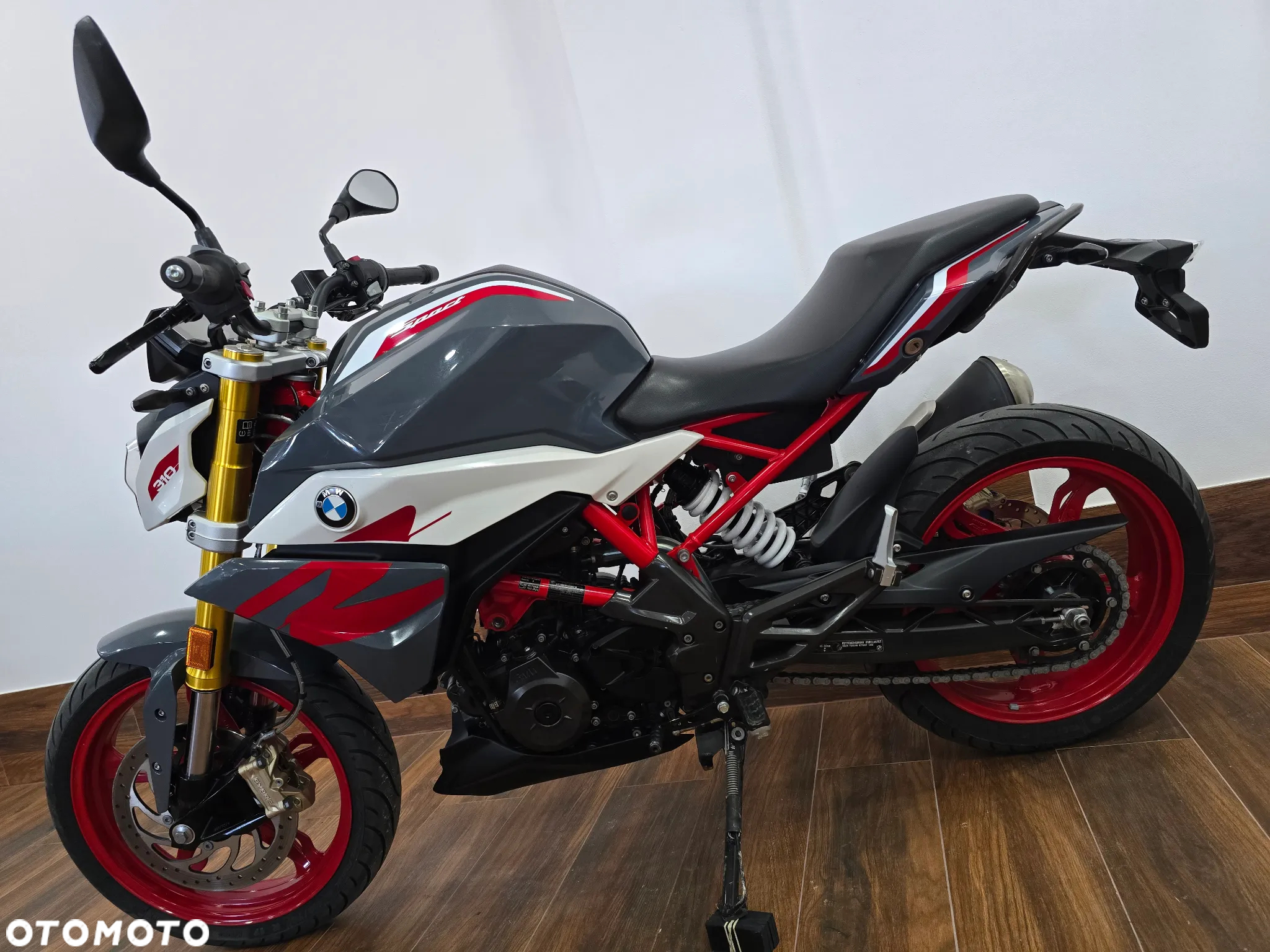 BMW G - 8