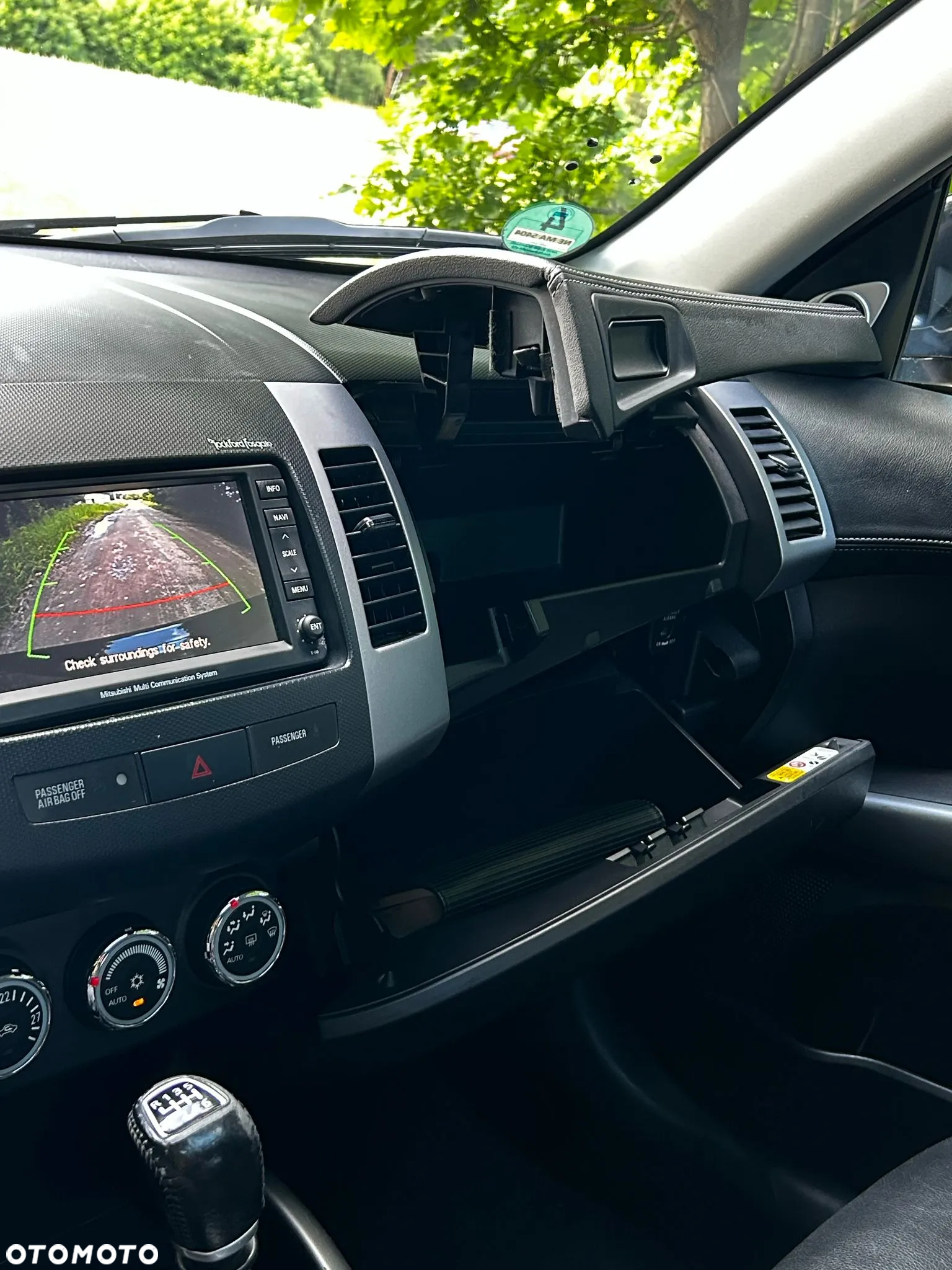 Mitsubishi Outlander - 25