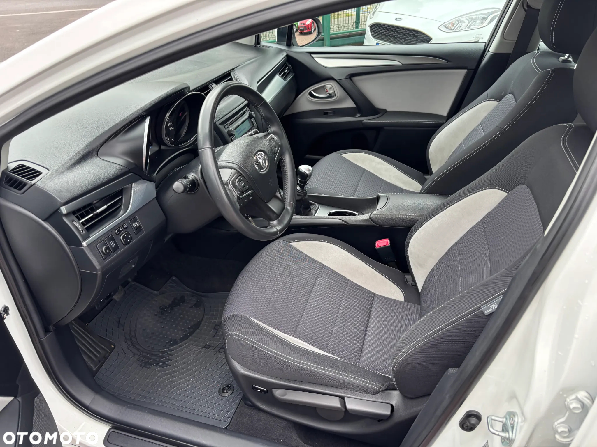 Toyota Avensis - 11