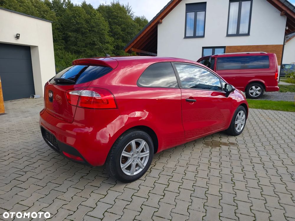 Kia Rio - 33