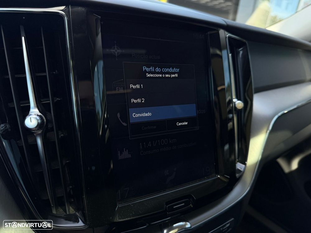 Volvo XC 60 2.0 T8 PHEV Momentum Plus AWD - 51
