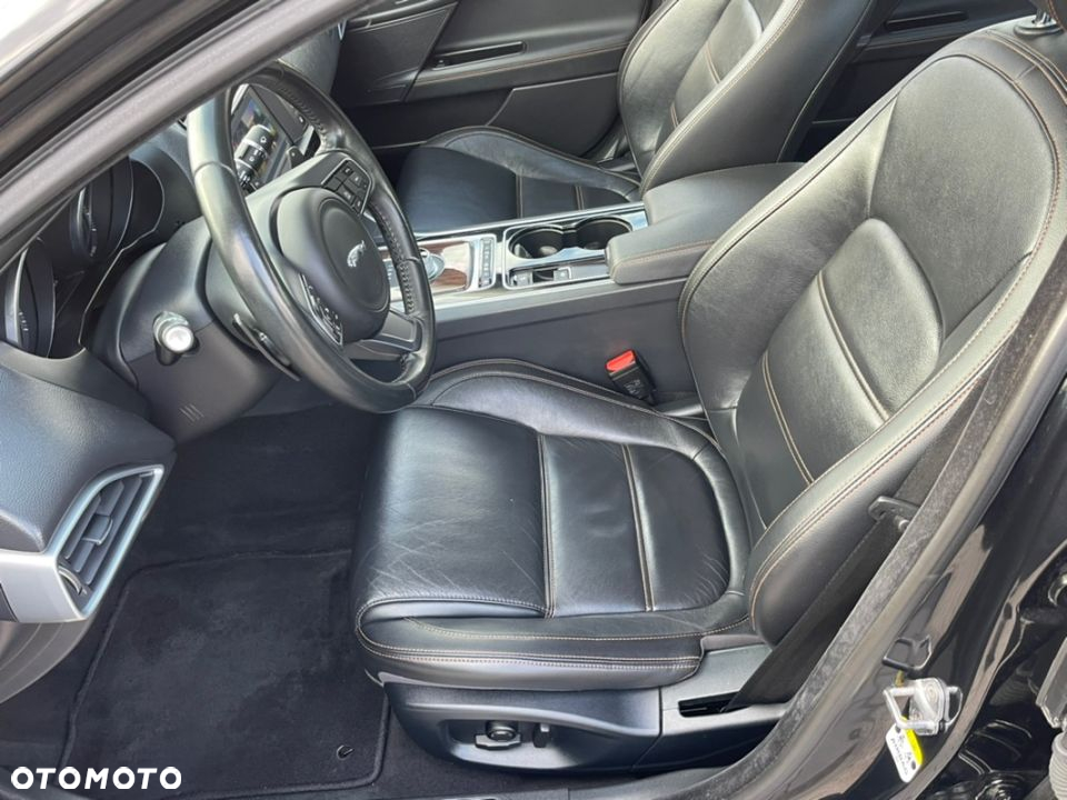 Jaguar XE 2.0 D AWD Prestige - 18