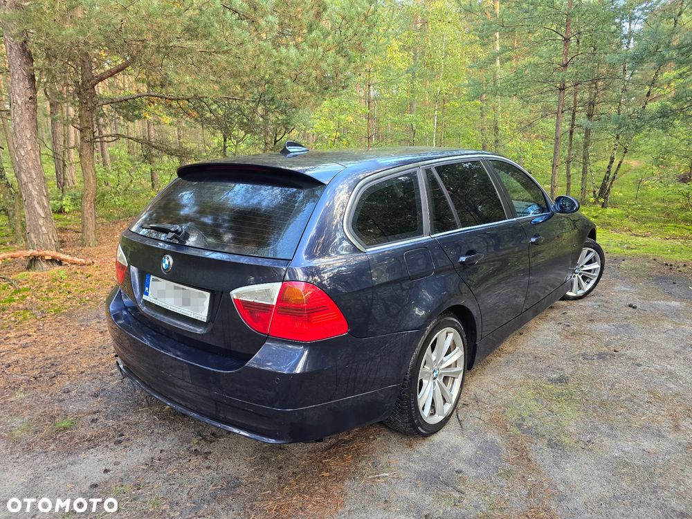 BMW Seria 3 325i xDrive - 28