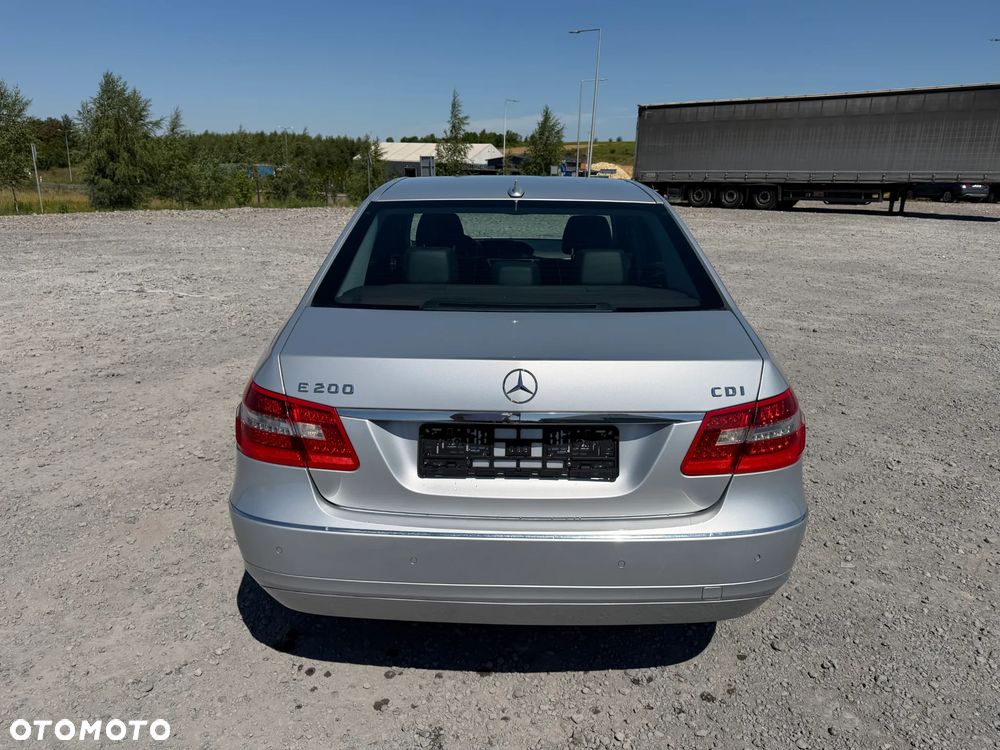 Mercedes-Benz Klasa E 200 CDI DPF BlueEFFICIENCY Automatik Avantgarde - 4