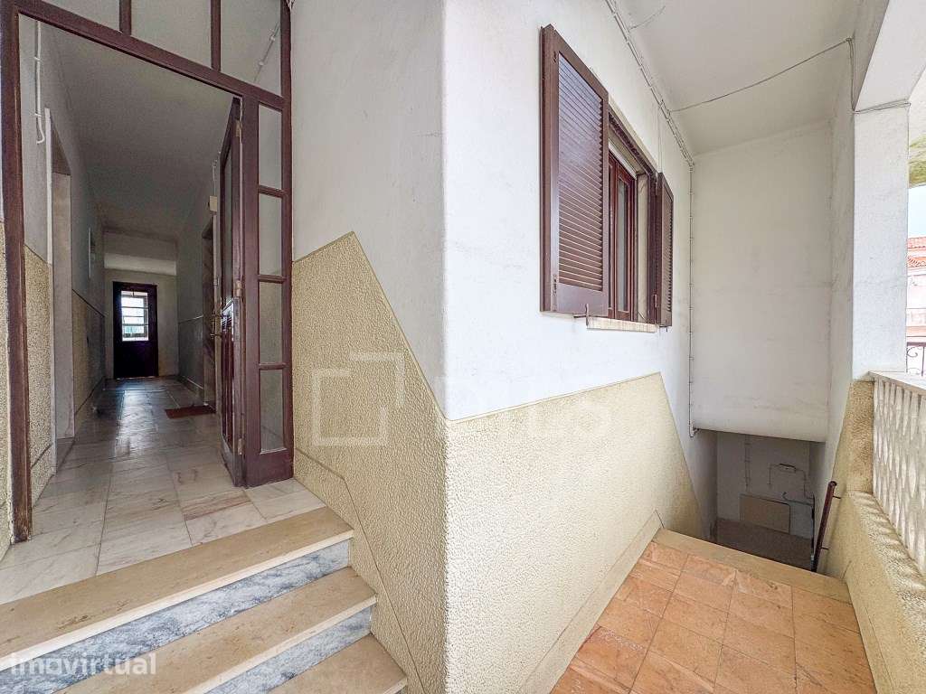 Prédio T5+1 em Mafra, com armazém e terraço, na Malveira - Grande imagem: 4/8