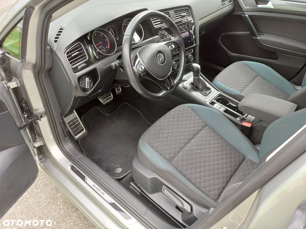 Volkswagen Golf - 11