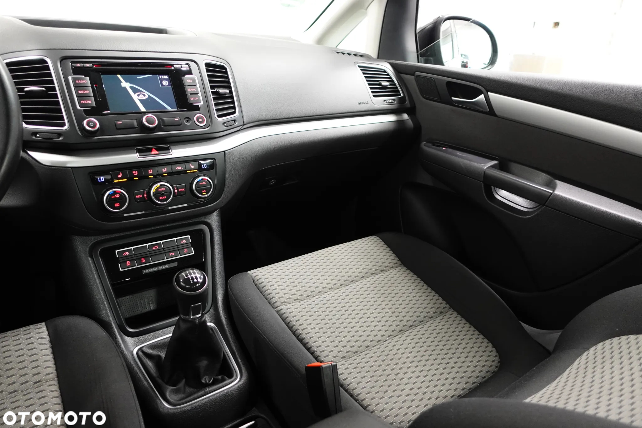 Volkswagen Sharan 2.0 TDI BlueMotion Technology Comfortline - 35