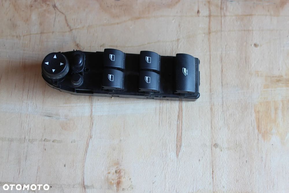 PANEL PRZEŁĄCZNIK OTWIERANIA SZYB BMW 1 CABRIO E88 9167180 2008 - 1