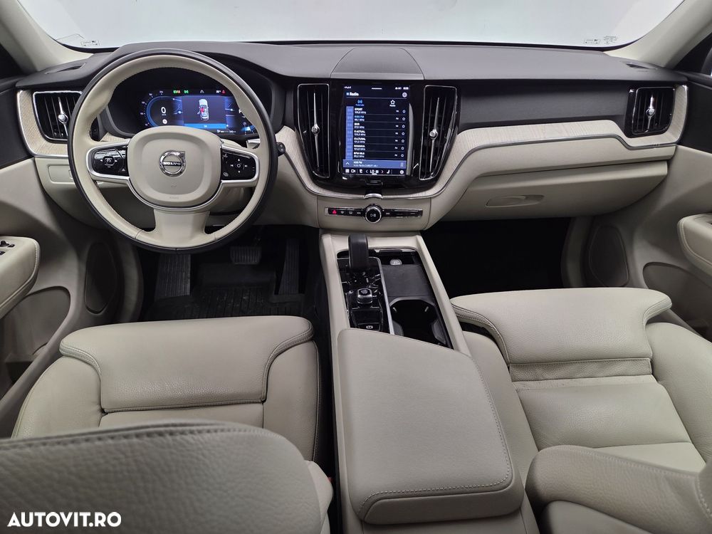 Volvo XC 60 B5 AT AWD MHEV Plus Dark - 6