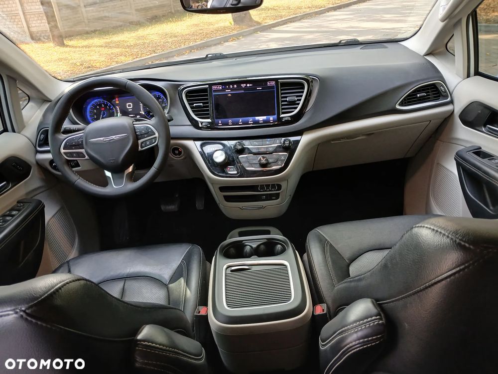 Chrysler Pacifica - 18