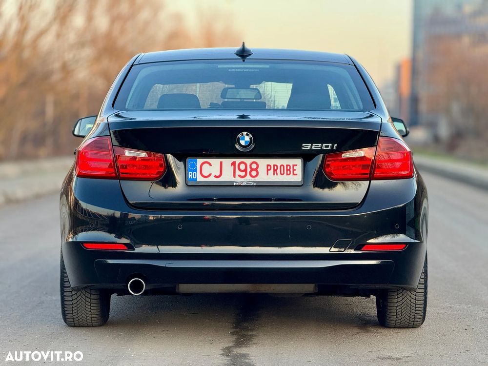 BMW Seria 3 320i Aut. - 22