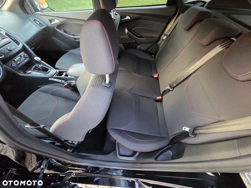 Ford Focus 1.0 EcoBoost Start-Stopp-System ST-LINE DESIGN - 27