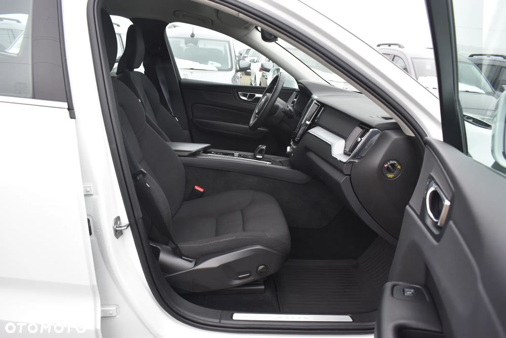 Volvo XC 60 B4 D AWD Momentum Pro - 18