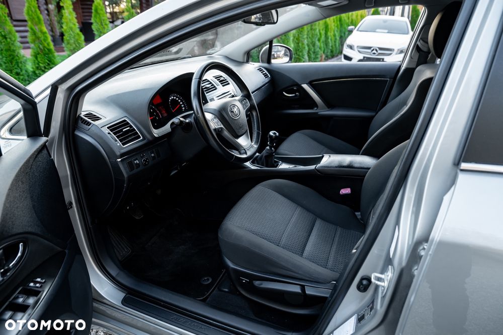 Toyota Avensis 1.8 Active - 16