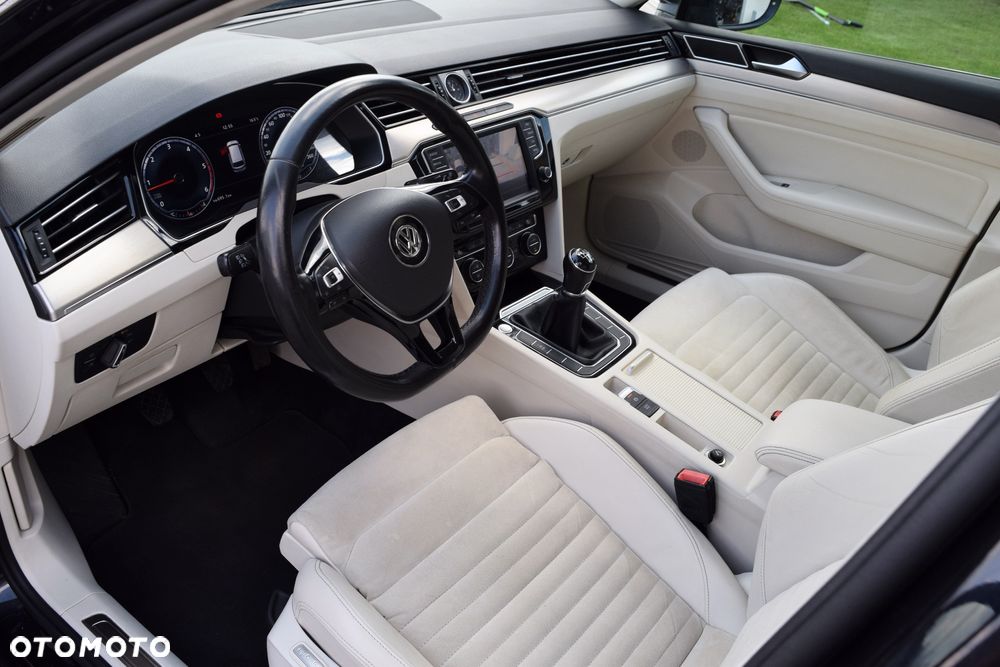 Volkswagen Passat 2.0 TDI (BlueMotion Technology) Highline - 19