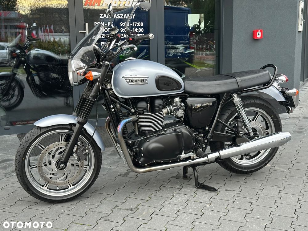 Triumph Bonneville - 25